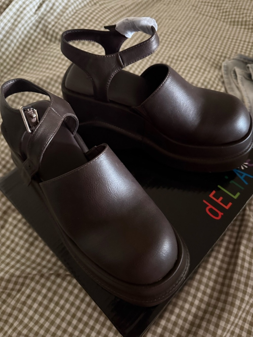 Chunky 90s Platform Clogs in Dark Brown